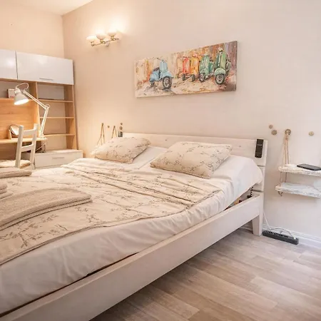 Batenberg Apartment Warna